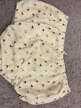 3 pairs of Quincy Mae Cream bummies 2t